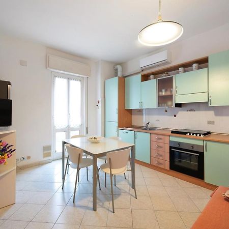 Trilocale Mazzini Con 2 Balconi Apartman Varazze Kültér fotó