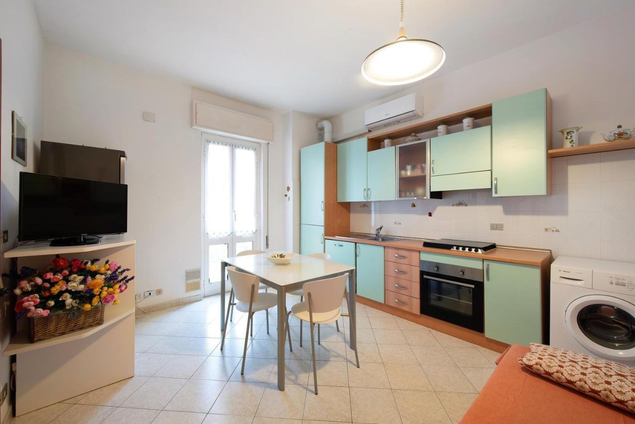 Trilocale Mazzini Con 2 Balconi Apartman Varazze Kültér fotó