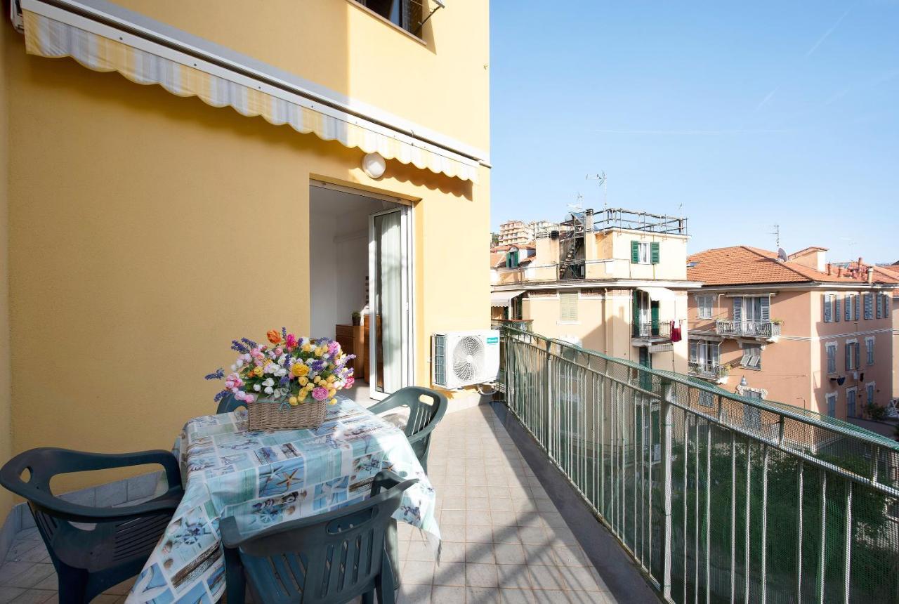 Trilocale Mazzini Con 2 Balconi Apartman Varazze Kültér fotó