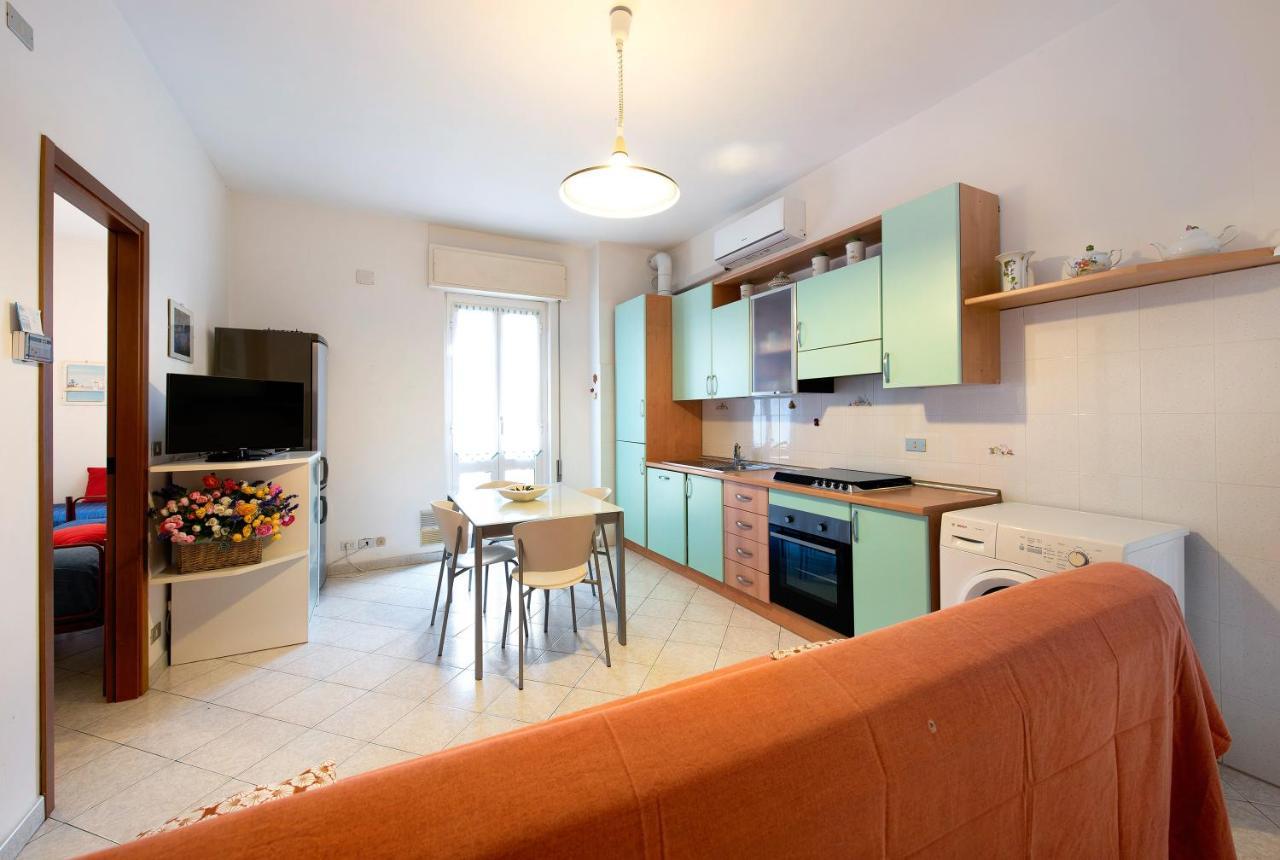 Trilocale Mazzini Con 2 Balconi Apartman Varazze Kültér fotó