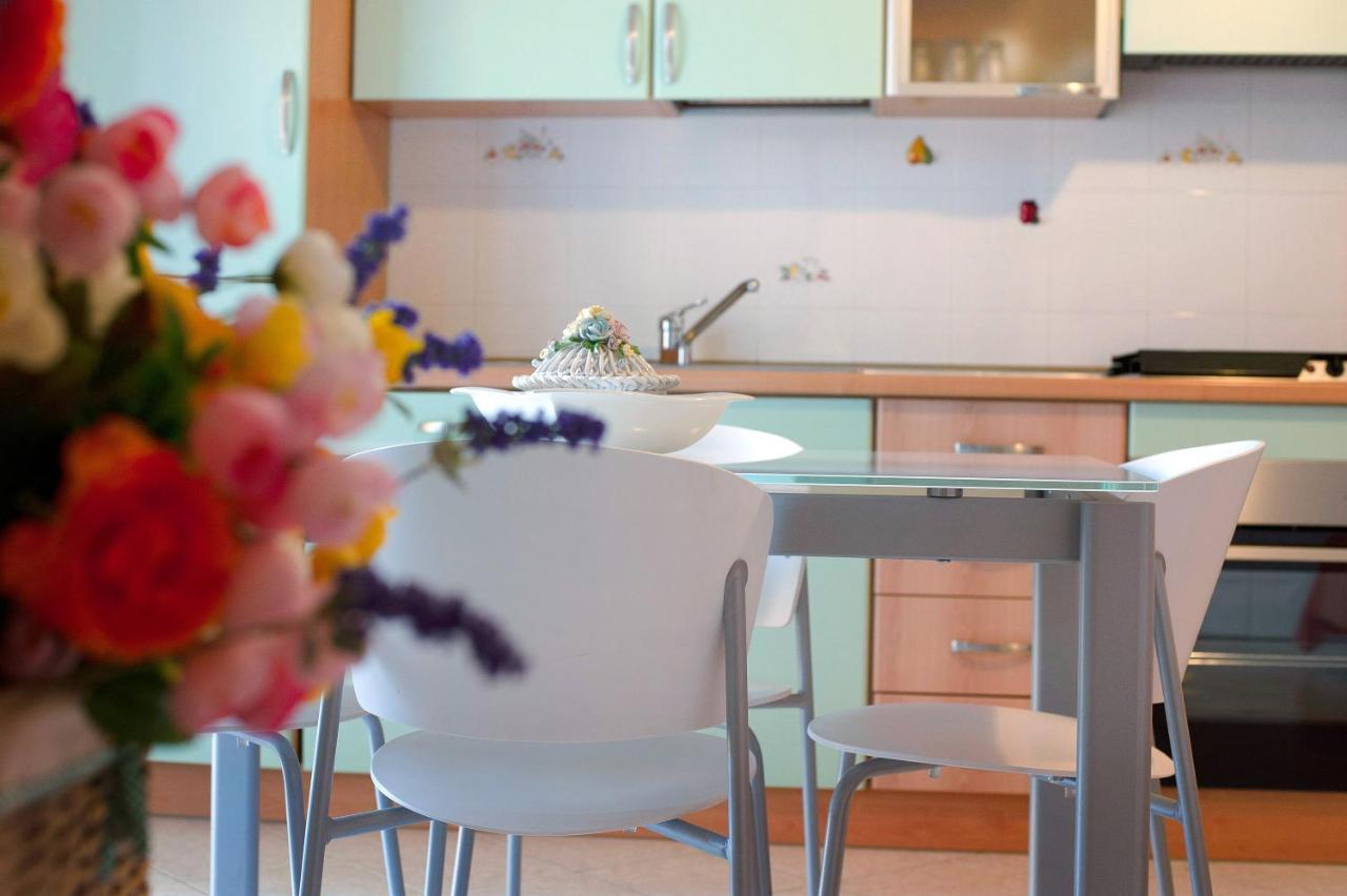 Trilocale Mazzini Con 2 Balconi Apartman Varazze Kültér fotó