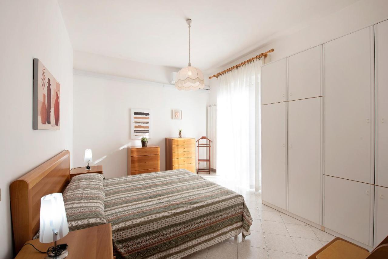 Trilocale Mazzini Con 2 Balconi Apartman Varazze Kültér fotó